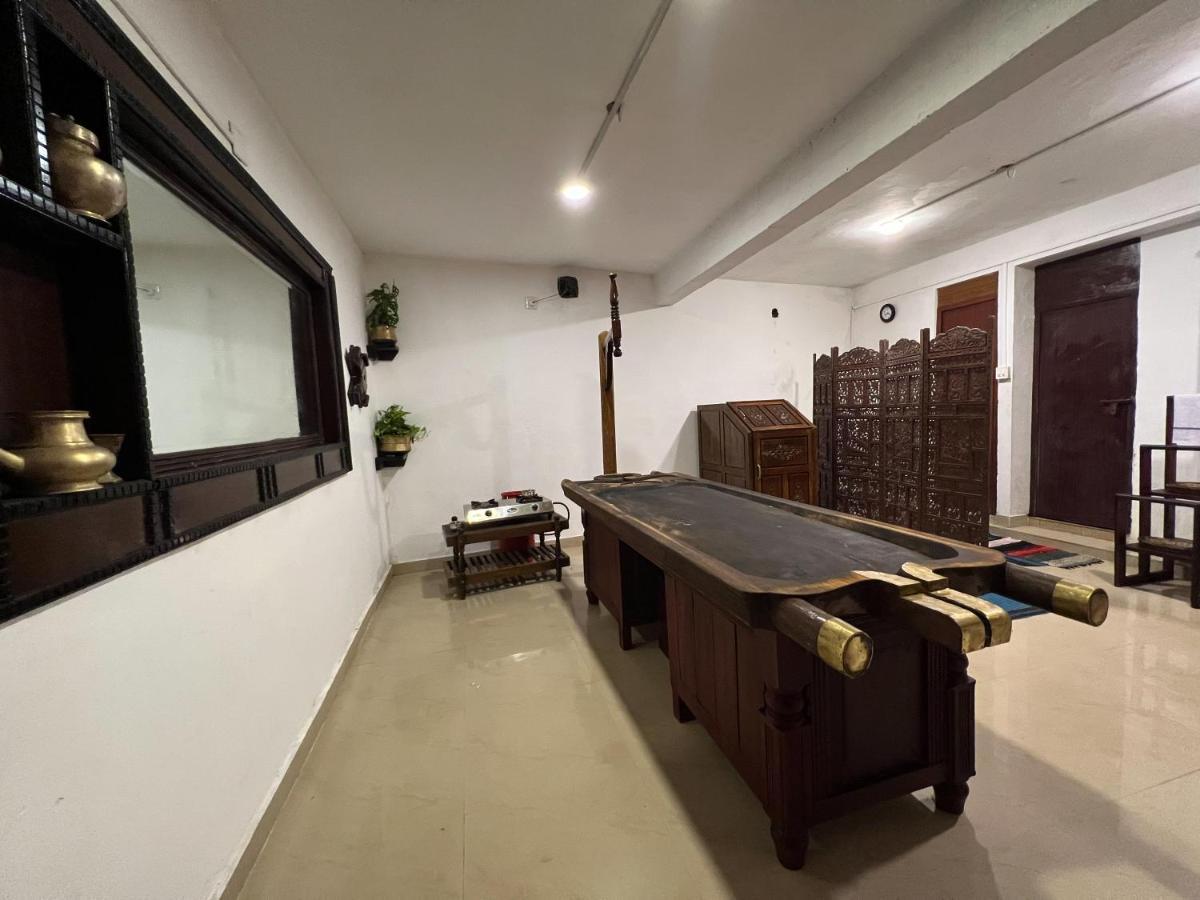 Vedha Ayurvedic Panchakarma Treatment Centre Hotel Alappuzha Buitenkant foto
